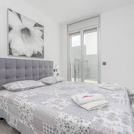 Apart-rent Av Platja Santa Margarita 2010 * Roses